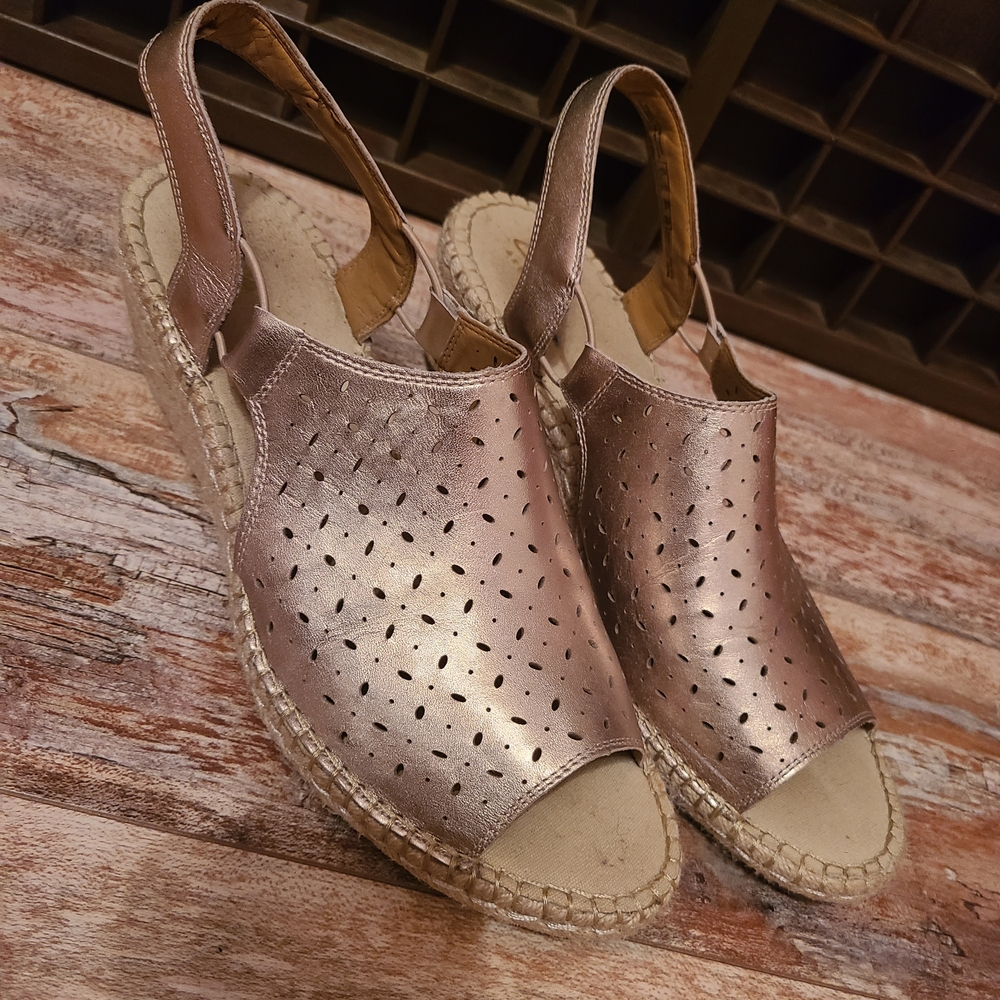 Clark's Women's Metallic Gold Slingback Espadrilles Size 11